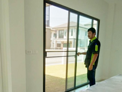 ช่างติดตั้งกระจกอลูมิเนียมปทุมธานี